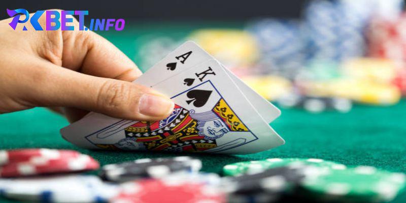 Chi tiết luật chơi poker cơ bản các vòng cược